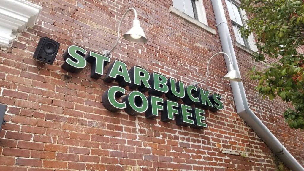 Gerakan Boikot Starbucks di Indonesia - Gerai Starbucks