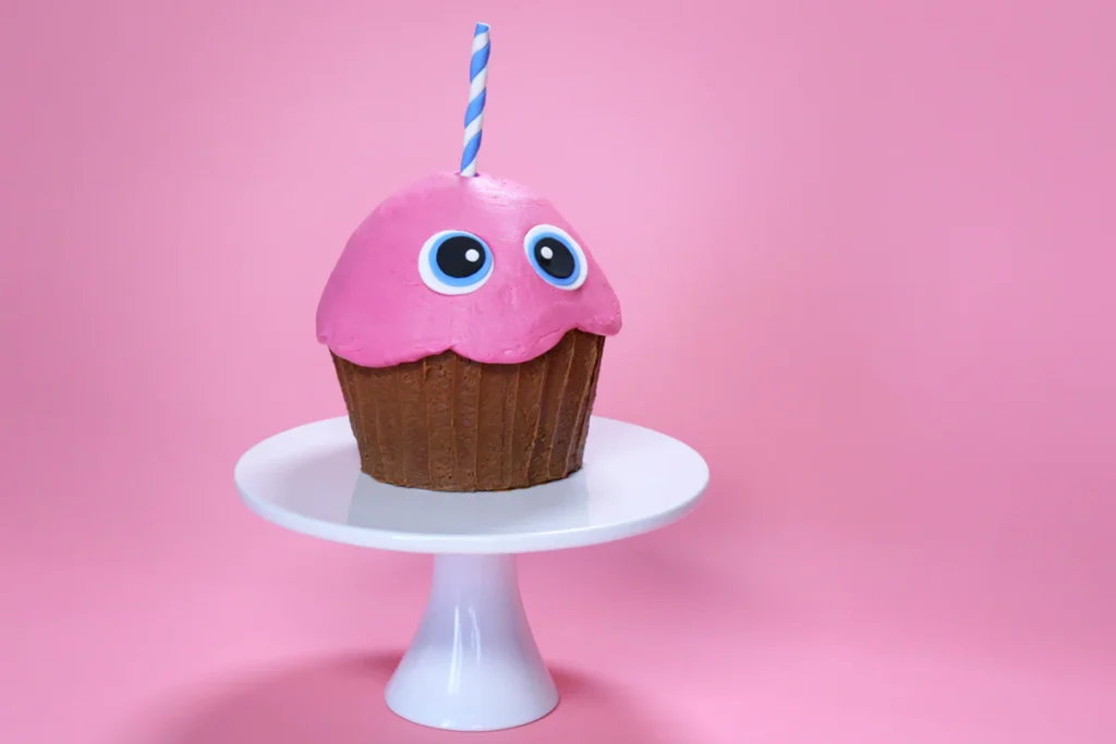 15 Makanan di Game ke Dunia Nyata - Chica's Cupcake